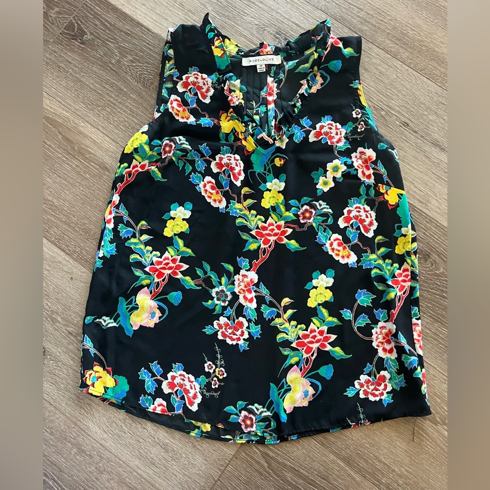 Black vibrant tank top